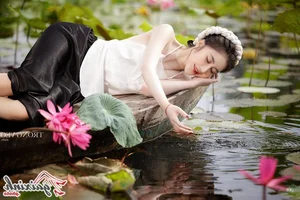 The Artistic Beauty and Modern Evolution of Vietnam's Traditional Ao Yem - image 153