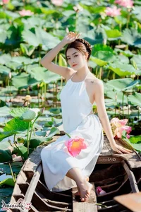 The Artistic Beauty and Modern Evolution of Vietnam's Traditional Ao Yem - image 63