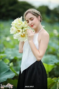 The Artistic Beauty and Modern Evolution of Vietnam's Traditional Ao Yem - image 86
