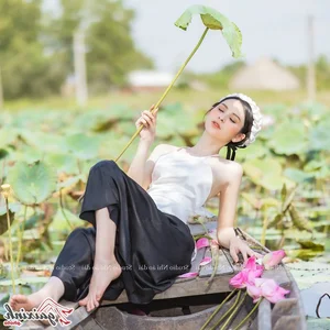 The Artistic Beauty and Modern Evolution of Vietnam's Traditional Ao Yem - image 141