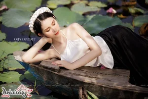 The Artistic Beauty and Modern Evolution of Vietnam's Traditional Ao Yem - image 77