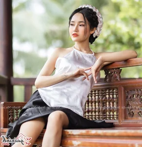 The Artistic Beauty and Modern Evolution of Vietnam's Traditional Ao Yem - image 5