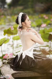 The Artistic Beauty and Modern Evolution of Vietnam's Traditional Ao Yem - image 19