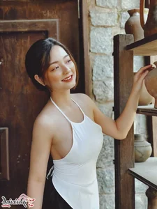 The Artistic Beauty and Modern Evolution of Vietnam's Traditional Ao Yem - image 46