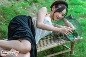 The Artistic Beauty and Modern Evolution of Vietnam's Traditional Ao Yem - image 185