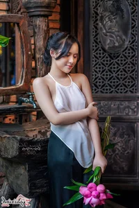 The Artistic Beauty and Modern Evolution of Vietnam's Traditional Ao Yem - image 173