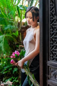 The Artistic Beauty and Modern Evolution of Vietnam's Traditional Ao Yem - image 130