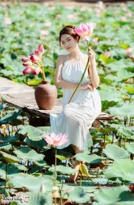 The Artistic Beauty and Modern Evolution of Vietnam's Traditional Ao Yem - image 25