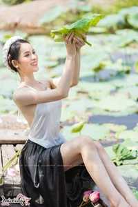 The Artistic Beauty and Modern Evolution of Vietnam's Traditional Ao Yem - image 172