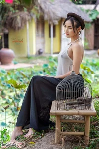 The Artistic Beauty and Modern Evolution of Vietnam's Traditional Ao Yem - image 136
