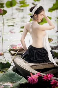The Artistic Beauty and Modern Evolution of Vietnam's Traditional Ao Yem - image 142