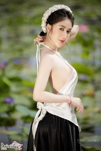The Artistic Beauty and Modern Evolution of Vietnam's Traditional Ao Yem - image 34