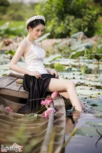 The Artistic Beauty and Modern Evolution of Vietnam's Traditional Ao Yem - image 161