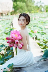 The Artistic Beauty and Modern Evolution of Vietnam's Traditional Ao Yem - image 147