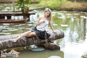 The Artistic Beauty and Modern Evolution of Vietnam's Traditional Ao Yem - image 56