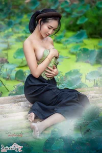The Artistic Beauty and Modern Evolution of Vietnam's Traditional Ao Yem - image 145