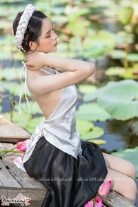 The Artistic Beauty and Modern Evolution of Vietnam's Traditional Ao Yem - image 82