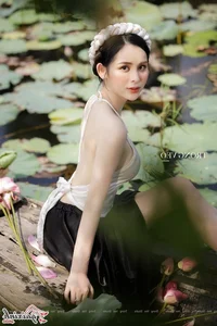 The Artistic Beauty and Modern Evolution of Vietnam's Traditional Ao Yem - image 139