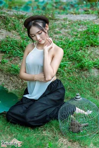 The Artistic Beauty and Modern Evolution of Vietnam's Traditional Ao Yem - image 184