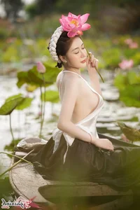 The Artistic Beauty and Modern Evolution of Vietnam's Traditional Ao Yem - image 115