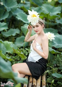 The Artistic Beauty and Modern Evolution of Vietnam's Traditional Ao Yem - image 7