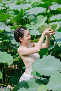 The Artistic Beauty and Modern Evolution of Vietnam's Traditional Ao Yem - image 83