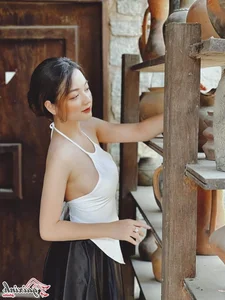The Artistic Beauty and Modern Evolution of Vietnam's Traditional Ao Yem - image 175