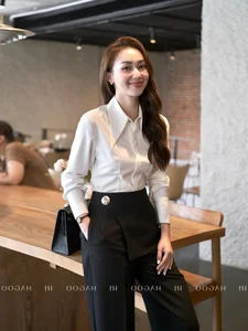 The Ultimate 2026 Fashion Trend: White Shirts and Wide-Leg Jeans - image 4