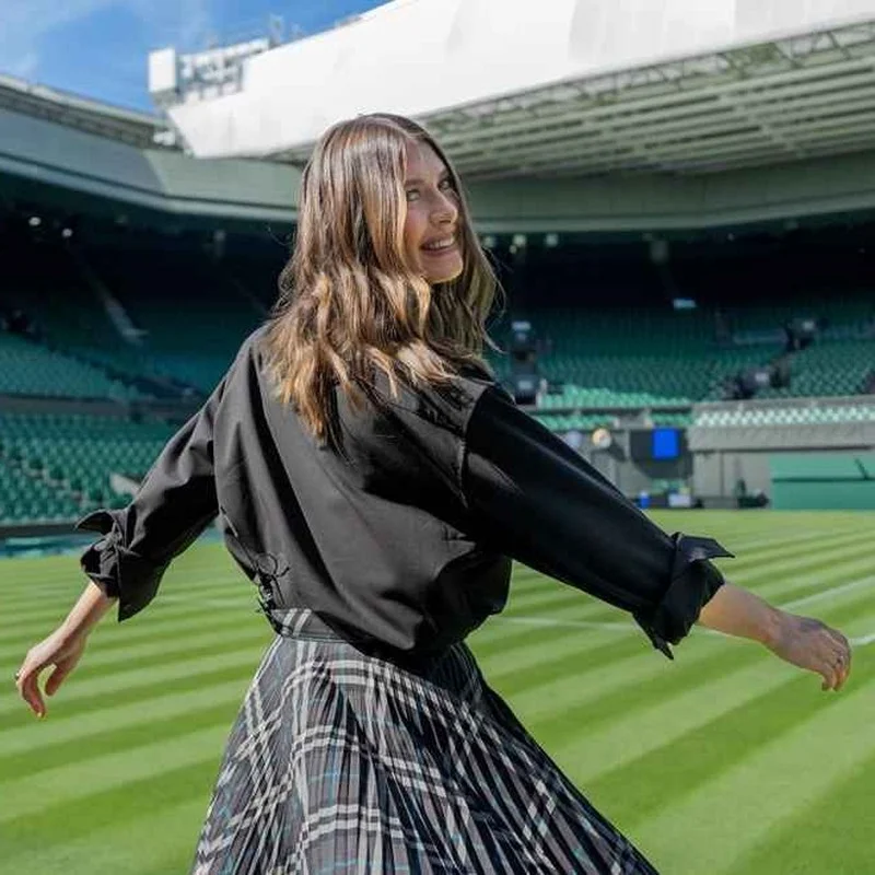 Maria Sharapova Stuns Fans with Spectacular Tennis Court Return