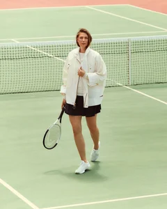 Maria Sharapova Stuns Fans with Spectacular Tennis Court Return - image 2