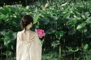 YiTuYu Art Language Vol.4976 Featuring Ke Ke Duo Ni: Elegant Artistic Photography Collection - image 5