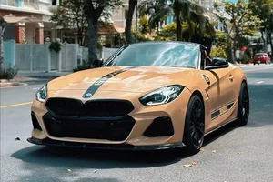 Rare Color BMW Z4 for Sale in Ho Chi Minh City: A Luxury Find - image 2