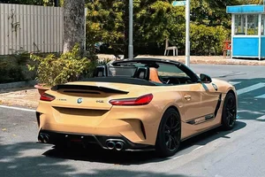Rare Color BMW Z4 for Sale in Ho Chi Minh City: A Luxury Find - image 1