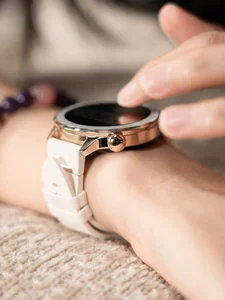 OPPO Unveils Luxurious 18K Gold-Plated Smartwatch for Women Starting at 7 Million VND - image 0