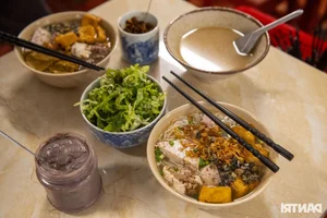 Inside Hanoi’s 'Noble' Bun Rieu Shop: A Culinary Secret That Values Quality Over Fame - image 8