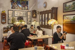 Inside Hanoi’s 'Noble' Bun Rieu Shop: A Culinary Secret That Values Quality Over Fame - image 7