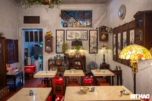 Inside Hanoi’s 'Noble' Bun Rieu Shop: A Culinary Secret That Values Quality Over Fame - image 2