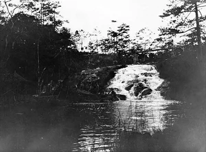 Nostalgic Journey: Rare Historical Photos of Cam Ly Waterfall in Old Da Lat - image 5
