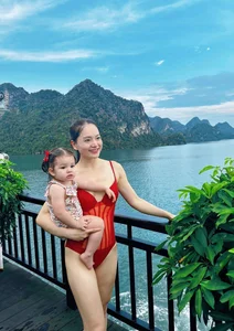 Vietnamese Actress Lan Phuong Shares Heartwarming Beachside Moments with Her Baby - image 6