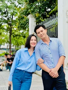 Vietnamese Actress Lan Phuong Shares Heartwarming Beachside Moments with Her Baby - image 5
