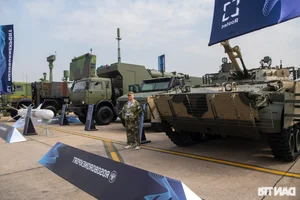 Global Defense Giants: USA, Russia, and International Powers Showcase Cutting-Edge Weaponry in Vietnam - image 10