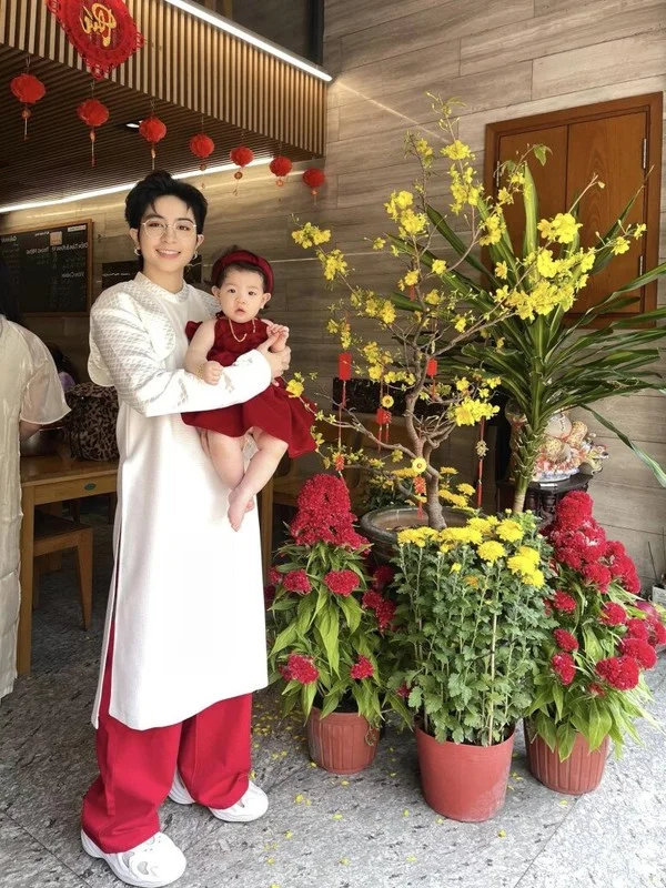 Inside the Spacious and Sun-Drenched Modern Home of Gil Le’s Family