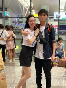 Quach Thu Phuong's Daughter: A Stunning Lookalike with Talent and Grace - image 2
