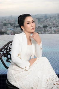 The Radiant Elegance of Miss Compassion Hang Nguyen: A Style Icon's Journey - image 10