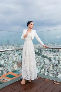 The Radiant Elegance of Miss Compassion Hang Nguyen: A Style Icon's Journey - image 8