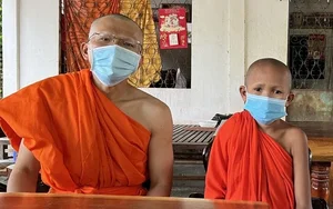 The Viral Story of a 40-Year-Old Monk With a Child-Like Appearance and ID Card Struggles - image 2