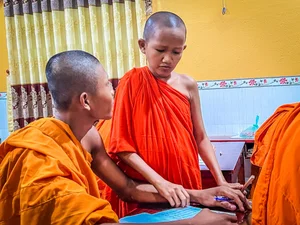 The Viral Story of a 40-Year-Old Monk With a Child-Like Appearance and ID Card Struggles - image 1