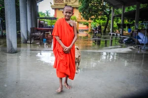 The Viral Story of a 40-Year-Old Monk With a Child-Like Appearance and ID Card Struggles - image 3