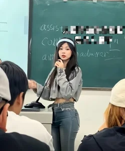 The 7-Second Viral Teacher: How a Brief Video Captured Global Attention - image 7