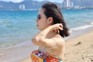 Phuong Linh Sets the Beach Ablaze With Her Bold Scarf-Top Look - image 4
